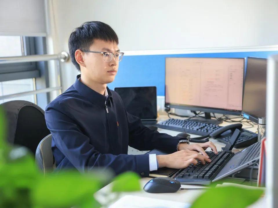 56A71CE7CF6E872364981BE005D_B98454E5_104F8