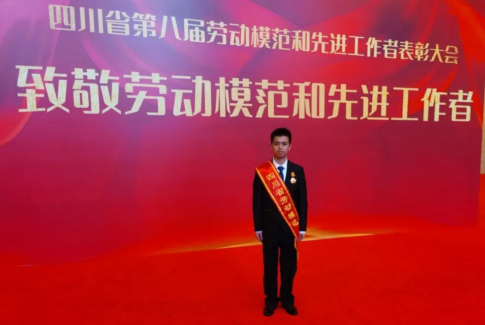 F5B388D293882067A3322B901BC_15F3CAF6_DEC0